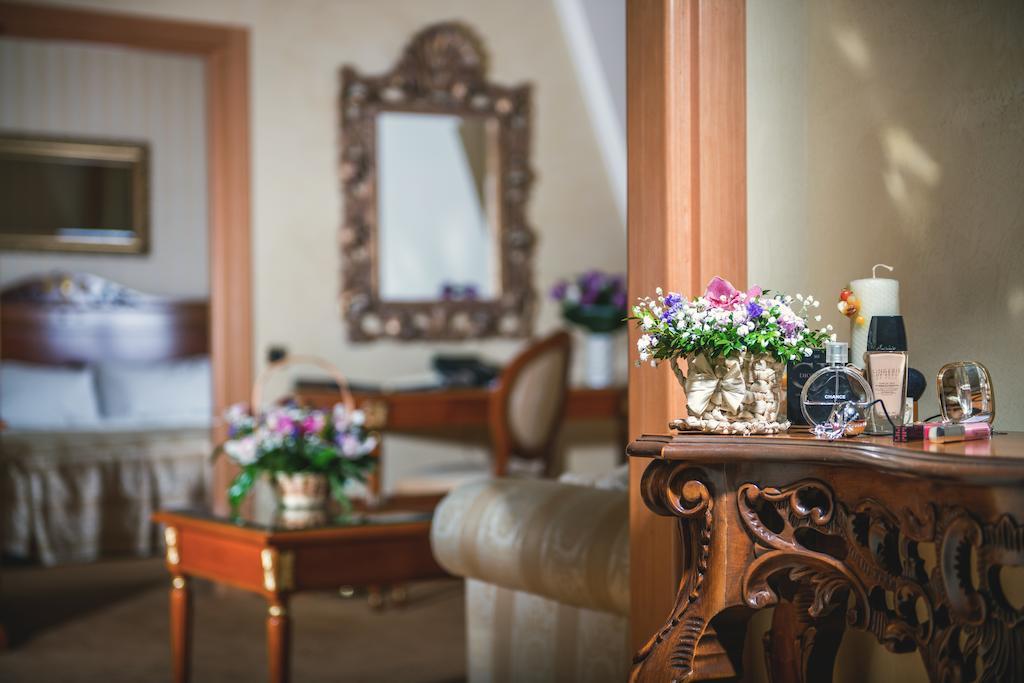 Optima Collection Podil Plaza Hotel Kiev Eksteriør billede